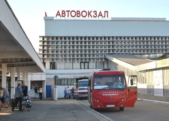 Междугородный автовокзал телефон. Автовокзал ЛНР. Автовокзал Луганск. Автостанция Лутугино.