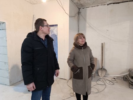 В Брянковской ДШИ №2 за счет бюджетных средств проходит ремонт двух залов