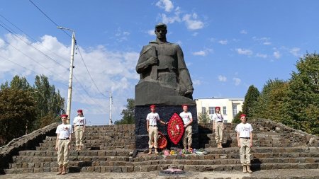 В Брянке прошел митинг, посвященный 81-й годовщине освобождения города от немецко-фашистских захватчиков.