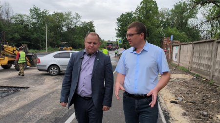 У въезда в брянковскую ЦГМБ в июне появится зона для отдыха посетителей медучреждения и парковки автомобилей
