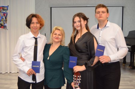 Выпускные вечера прошли в Детских школах искусств города Брянки.