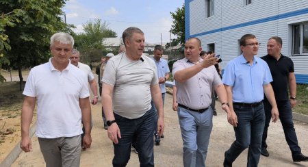Губернатор Брянской области ознакомился с ходом работ в здании будущей инфекционной больницы Брянки